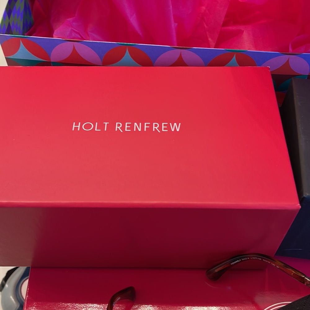 CHANEL Pantos Sunglasses New Collection brand new with kit from Holt Renfrew - Picture 7 of 17